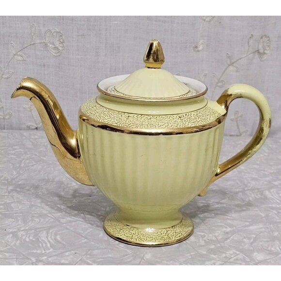 HALL Yellow Pottery Teapot #099S heavy gold trim 6-cup Vtg collectible USA - Picture 2 of 15